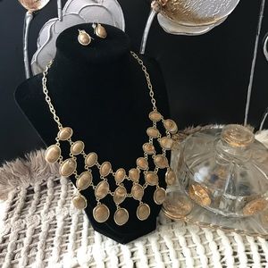 NWOT MARBLE NECKLACE SET WITH EARRINGS